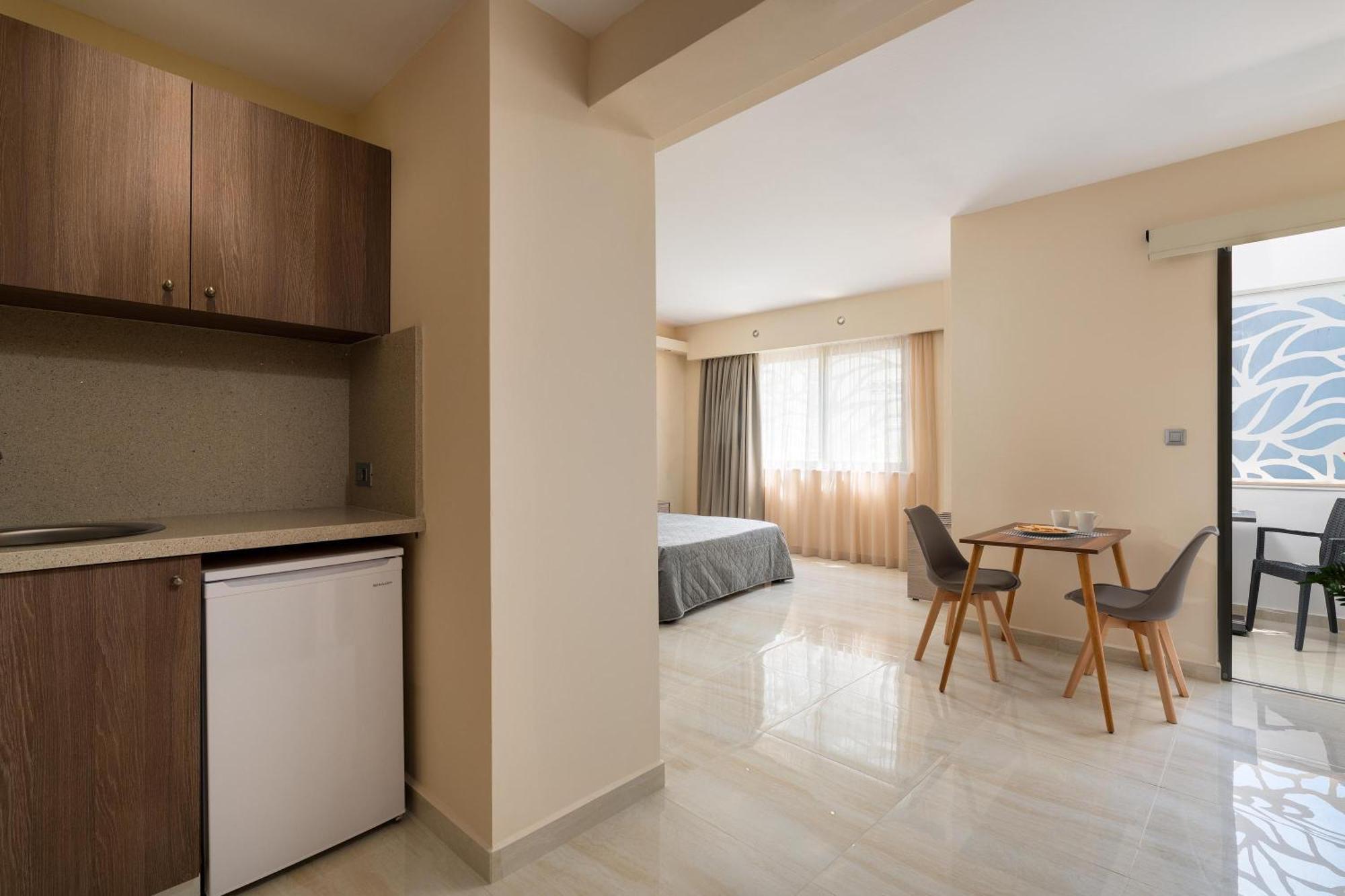 Lampraki Luxury *